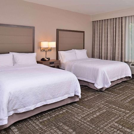 Hampton Inn & Suites Dallas Market Center Esterno foto