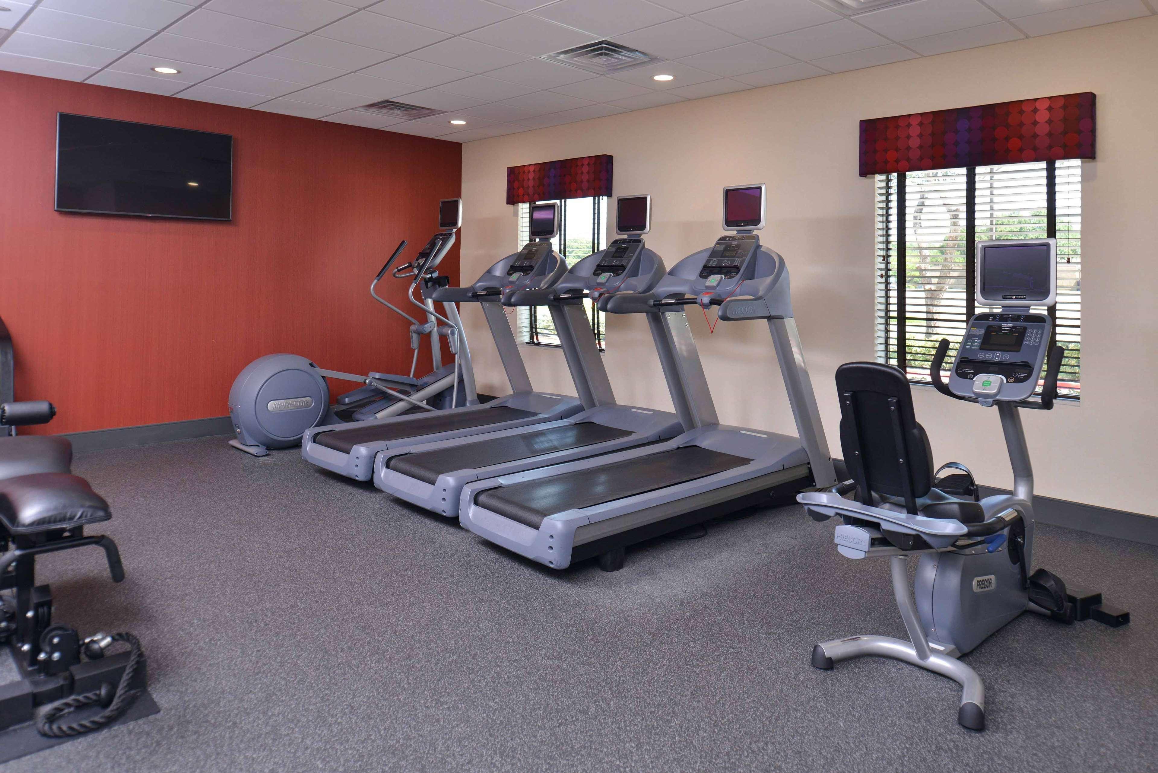 Hampton Inn & Suites Dallas Market Center Esterno foto