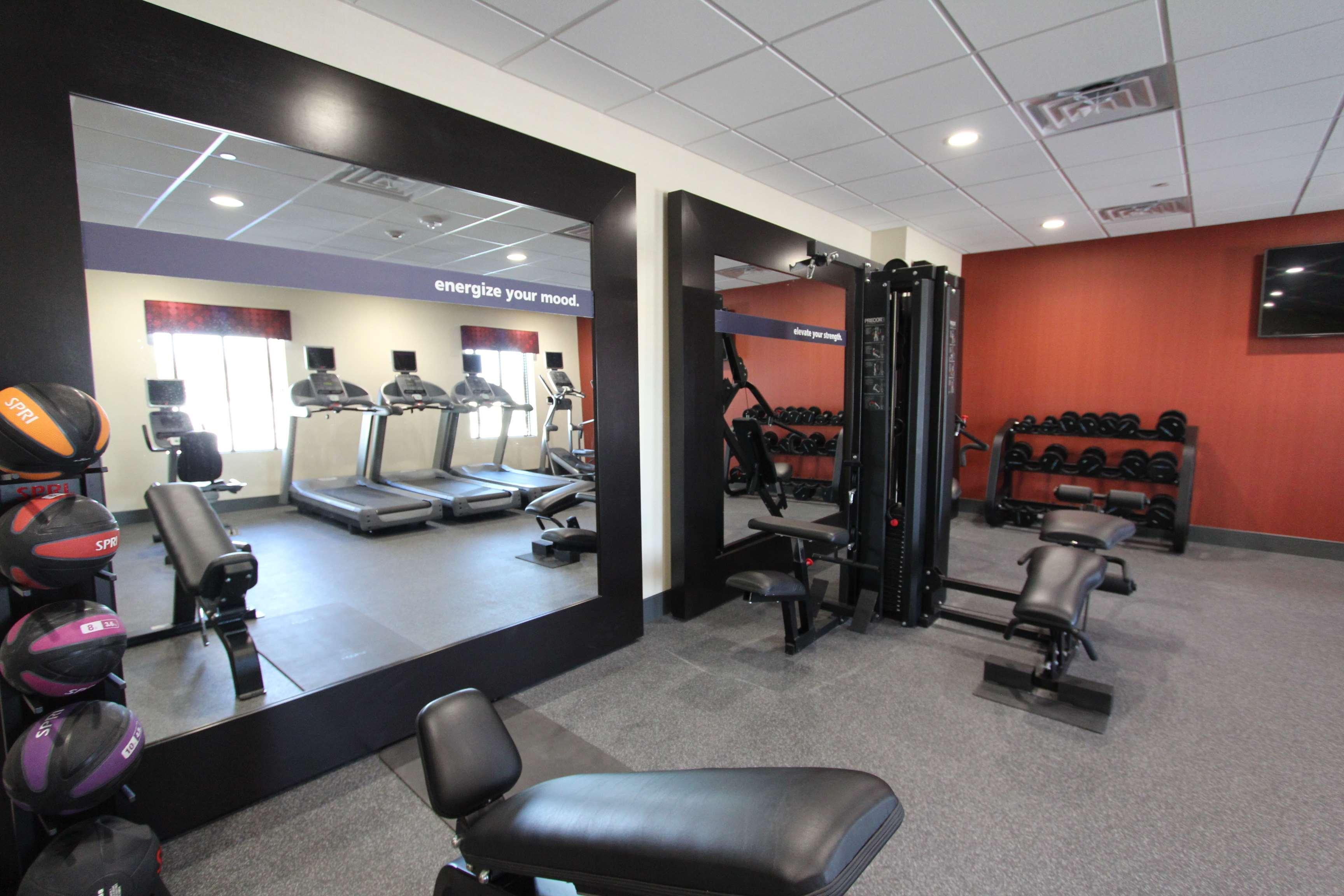 Hampton Inn & Suites Dallas Market Center Esterno foto