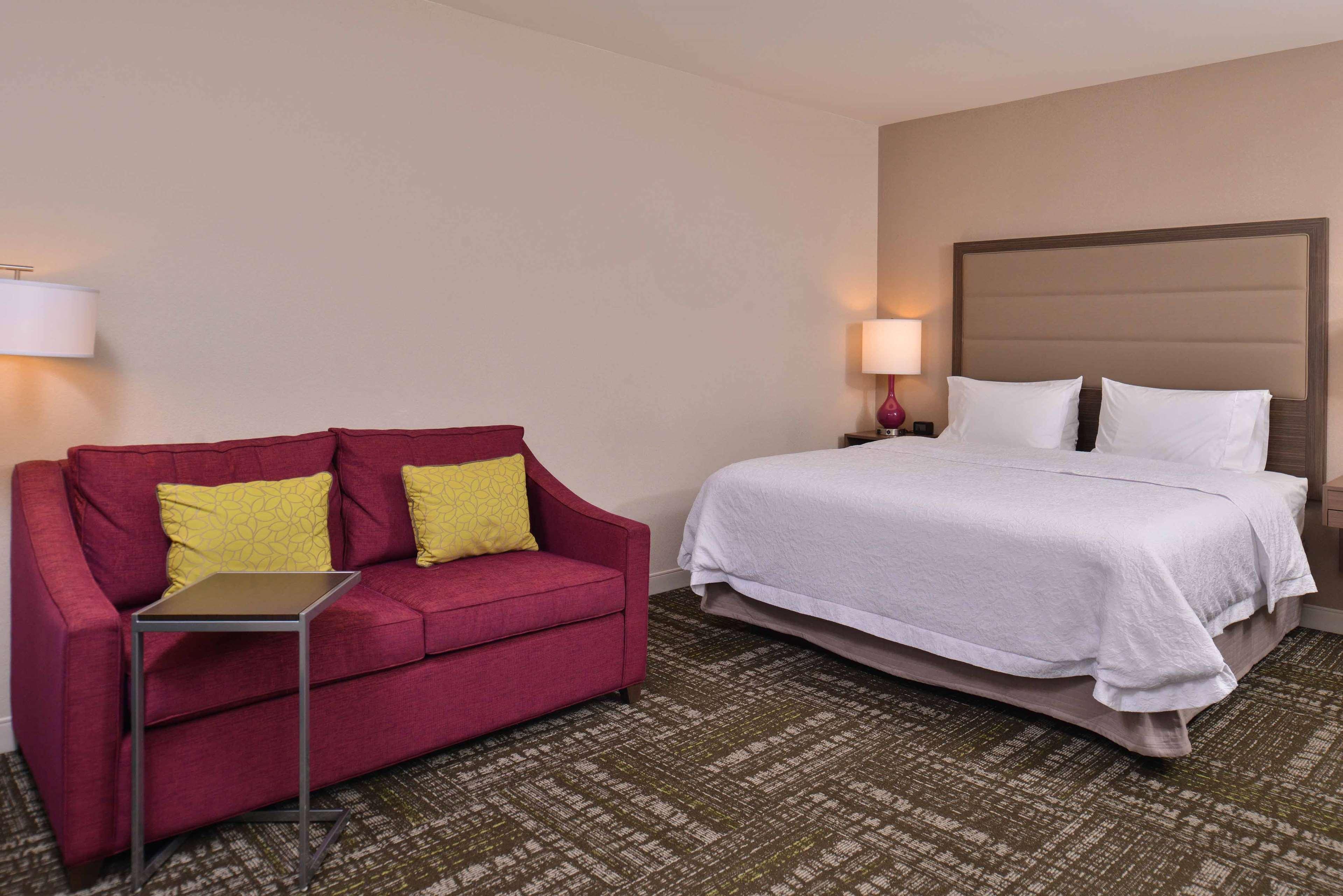 Hampton Inn & Suites Dallas Market Center Esterno foto