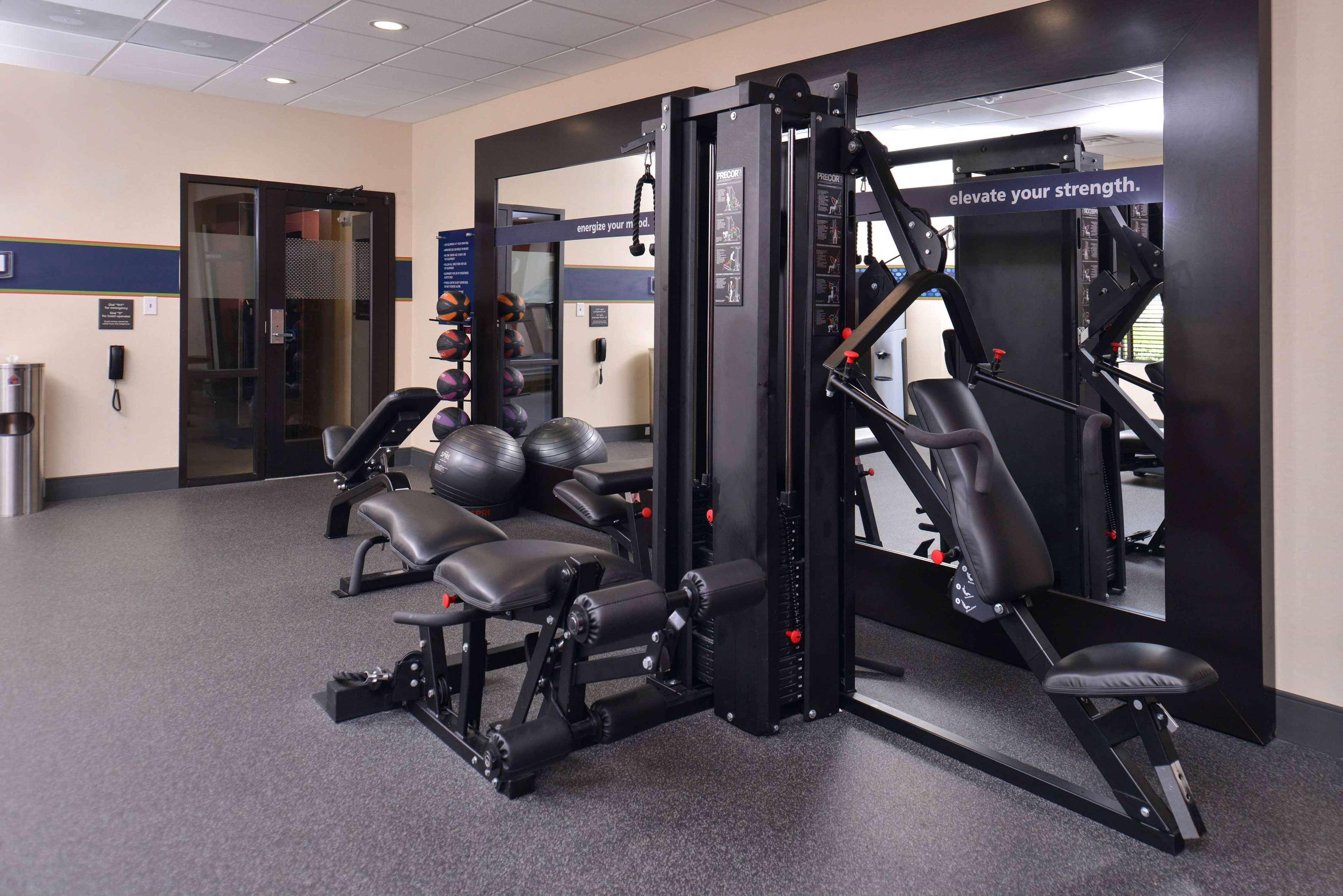 Hampton Inn & Suites Dallas Market Center Esterno foto