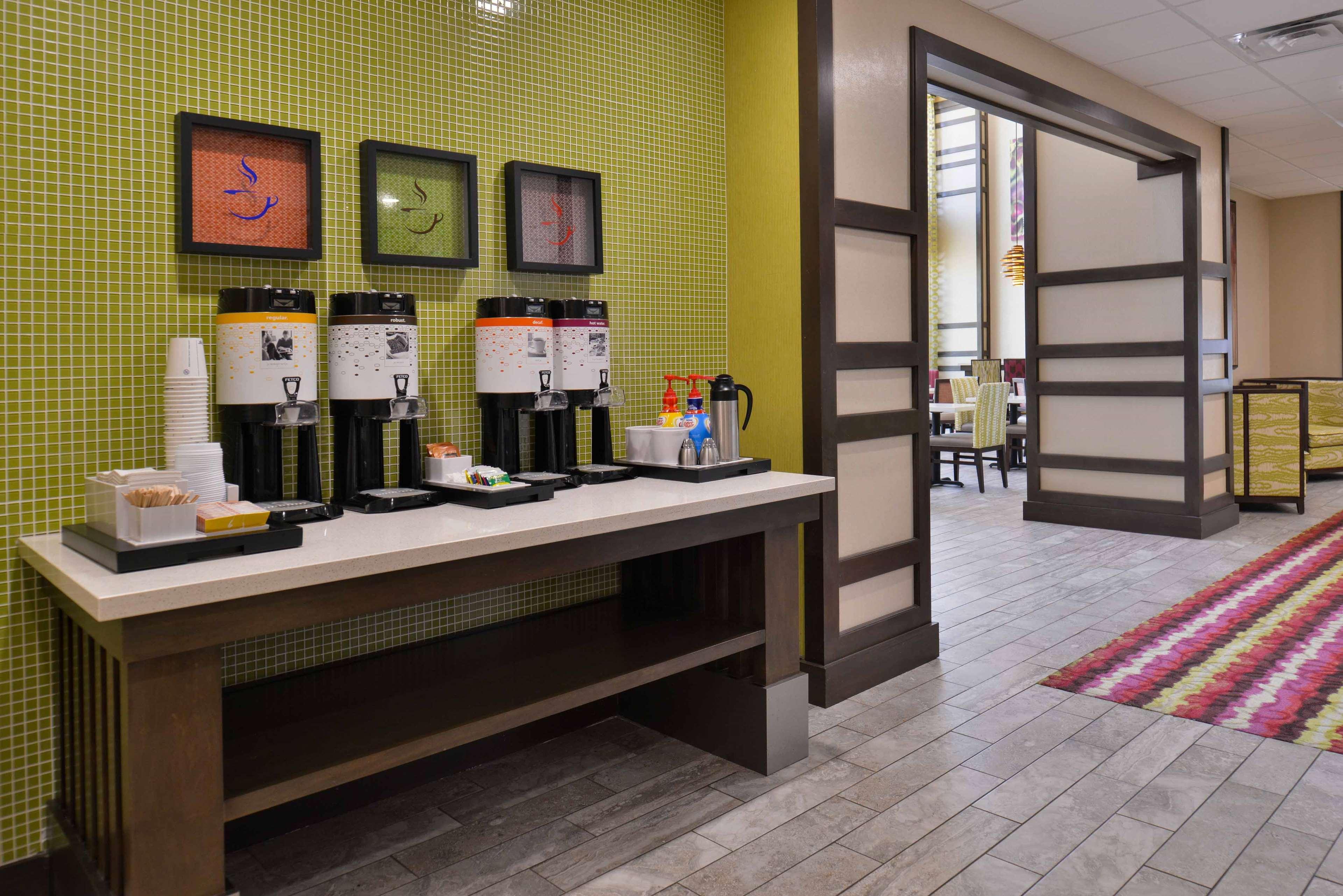 Hampton Inn & Suites Dallas Market Center Esterno foto