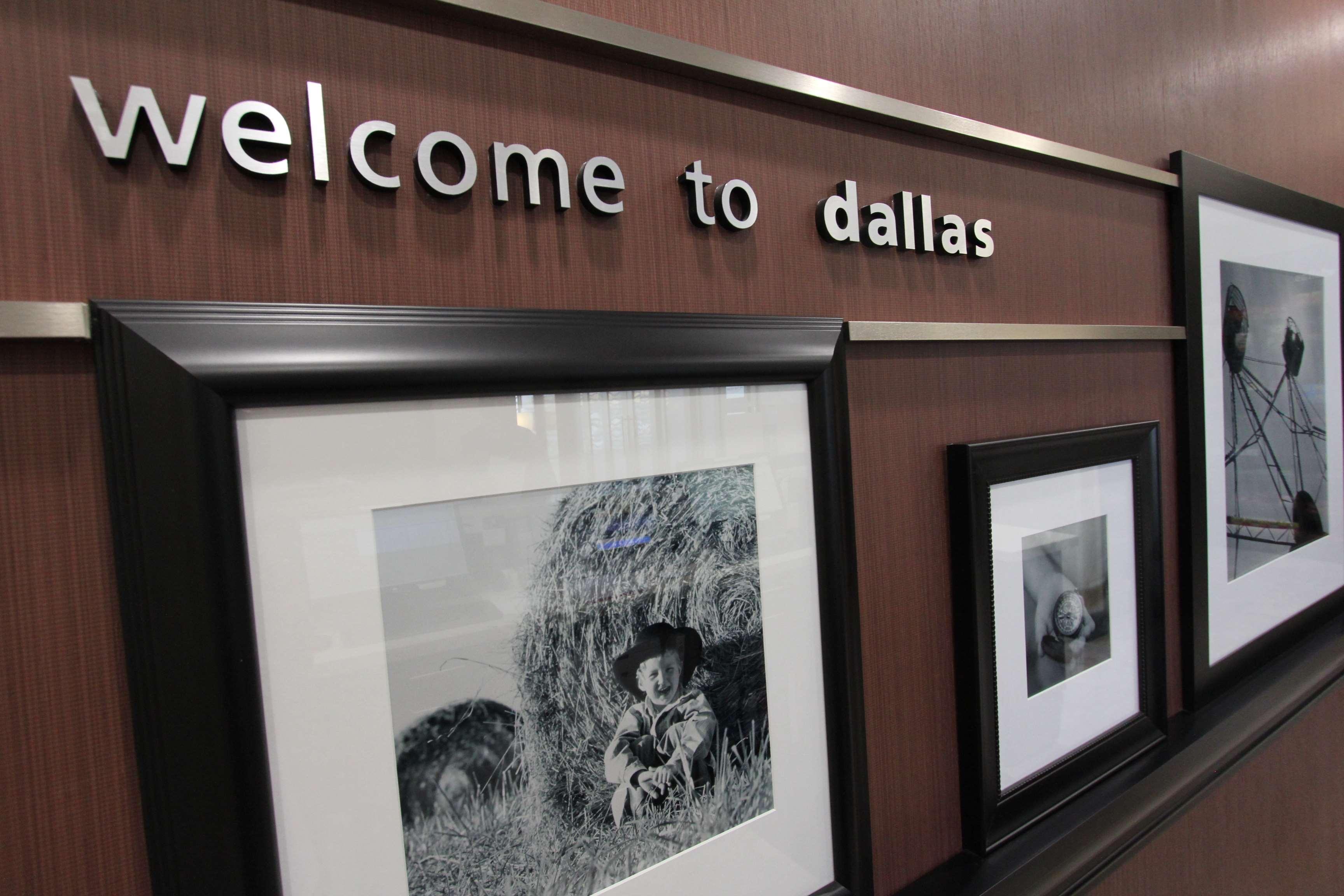 Hampton Inn & Suites Dallas Market Center Esterno foto
