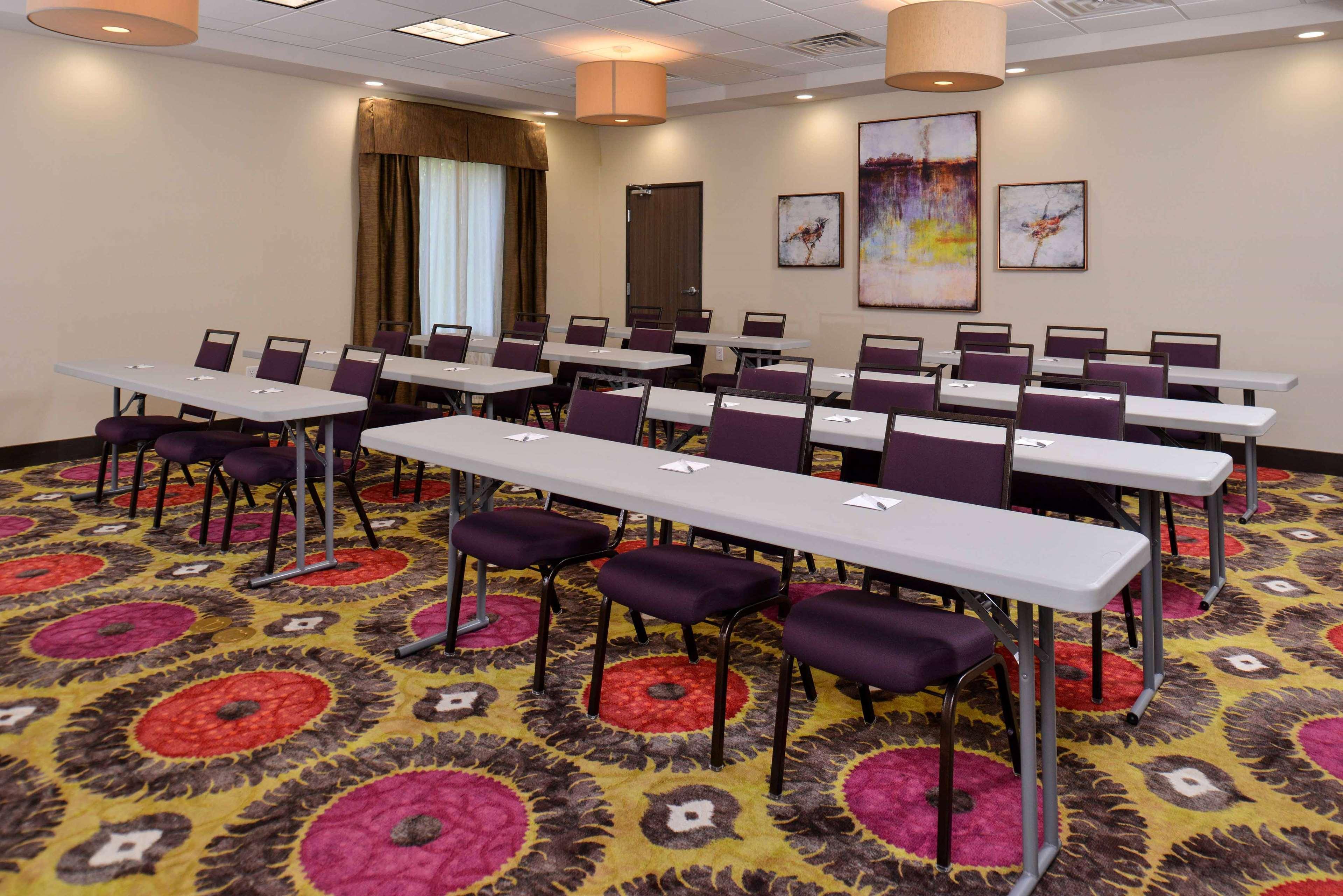 Hampton Inn & Suites Dallas Market Center Esterno foto