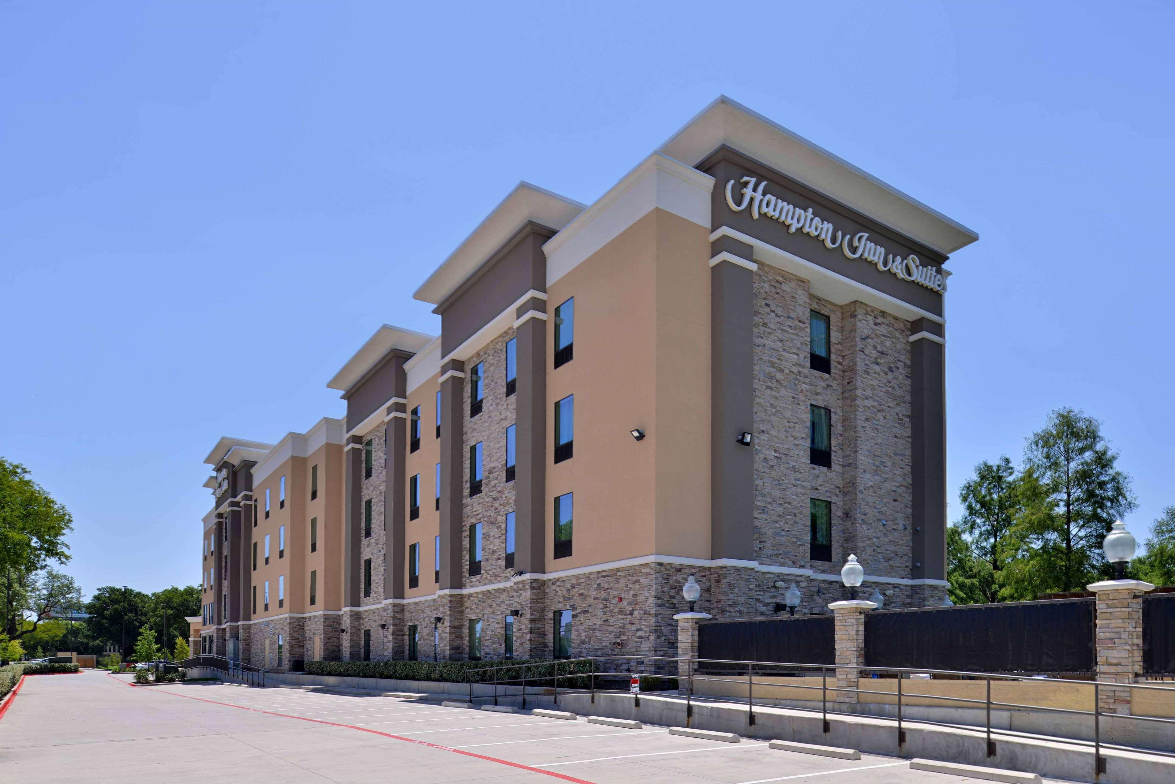Hampton Inn & Suites Dallas Market Center Esterno foto