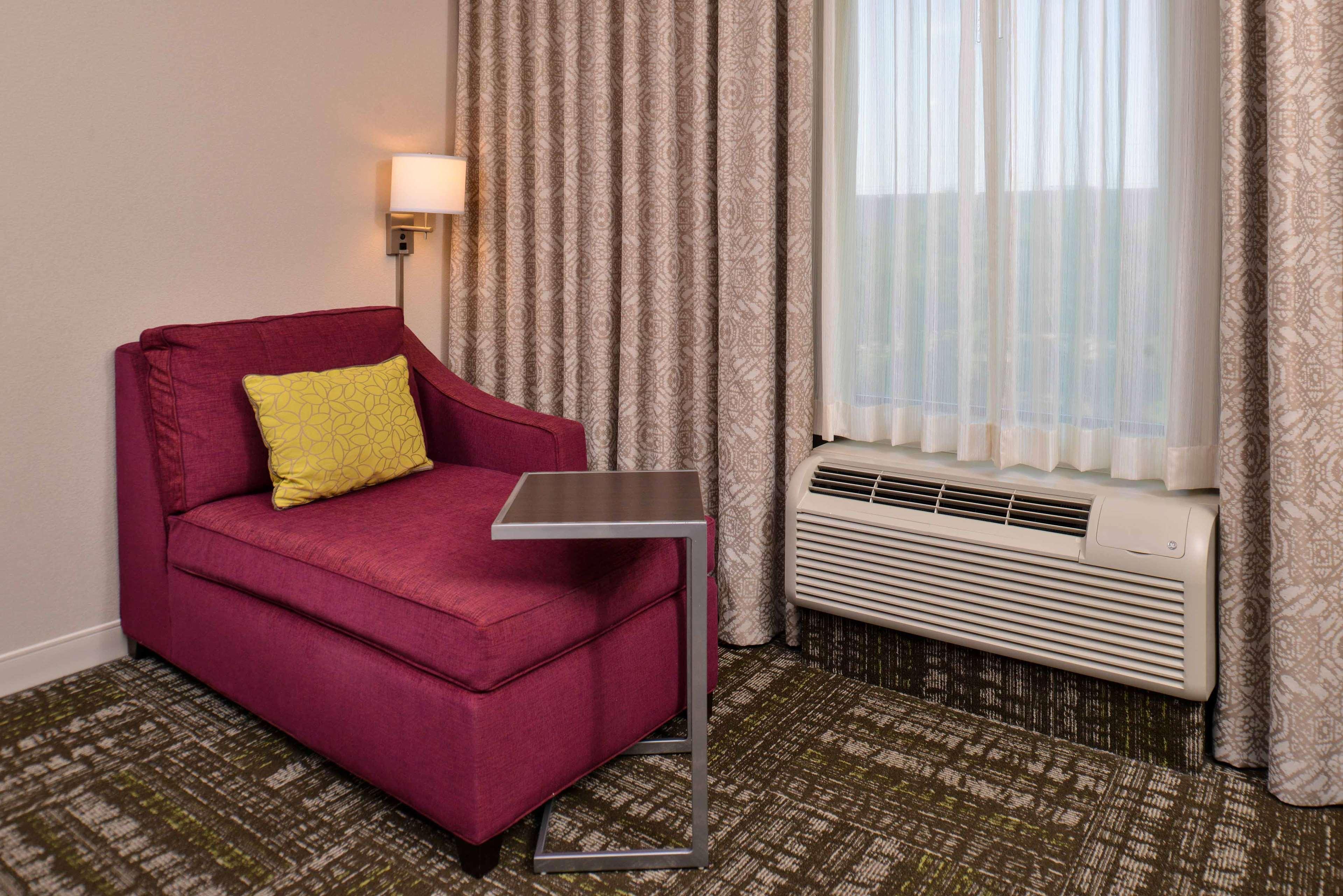 Hampton Inn & Suites Dallas Market Center Esterno foto
