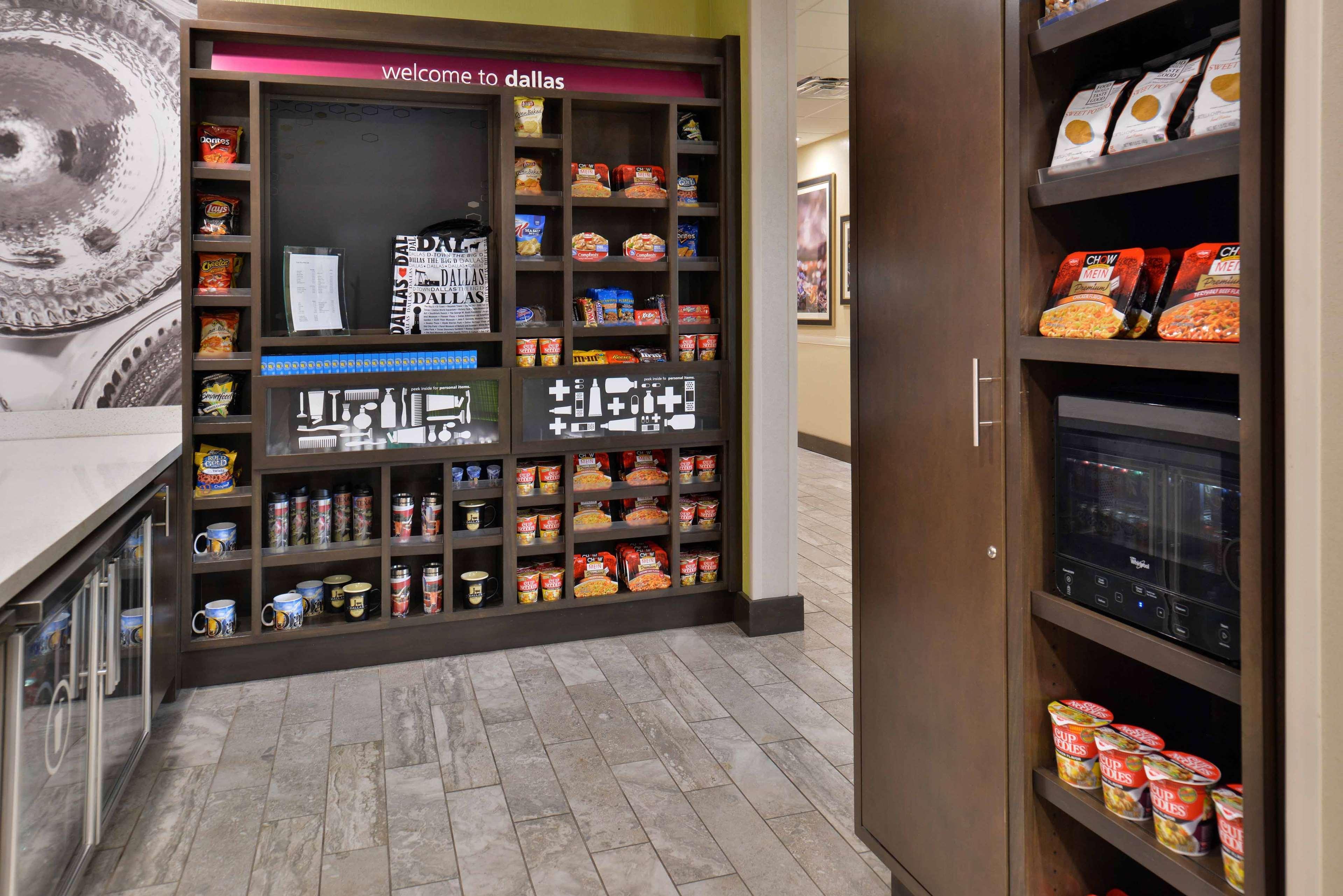 Hampton Inn & Suites Dallas Market Center Esterno foto