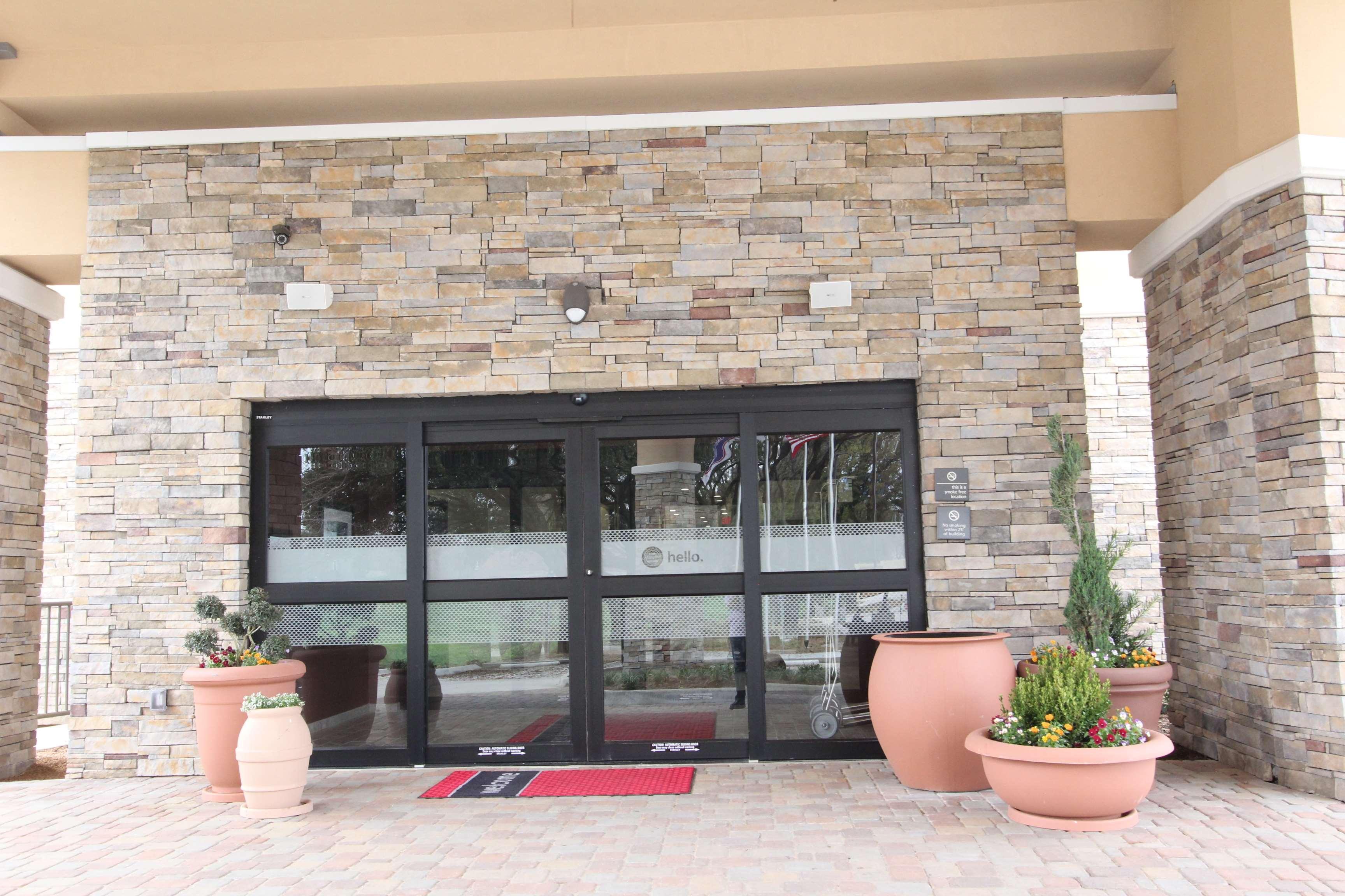 Hampton Inn & Suites Dallas Market Center Esterno foto