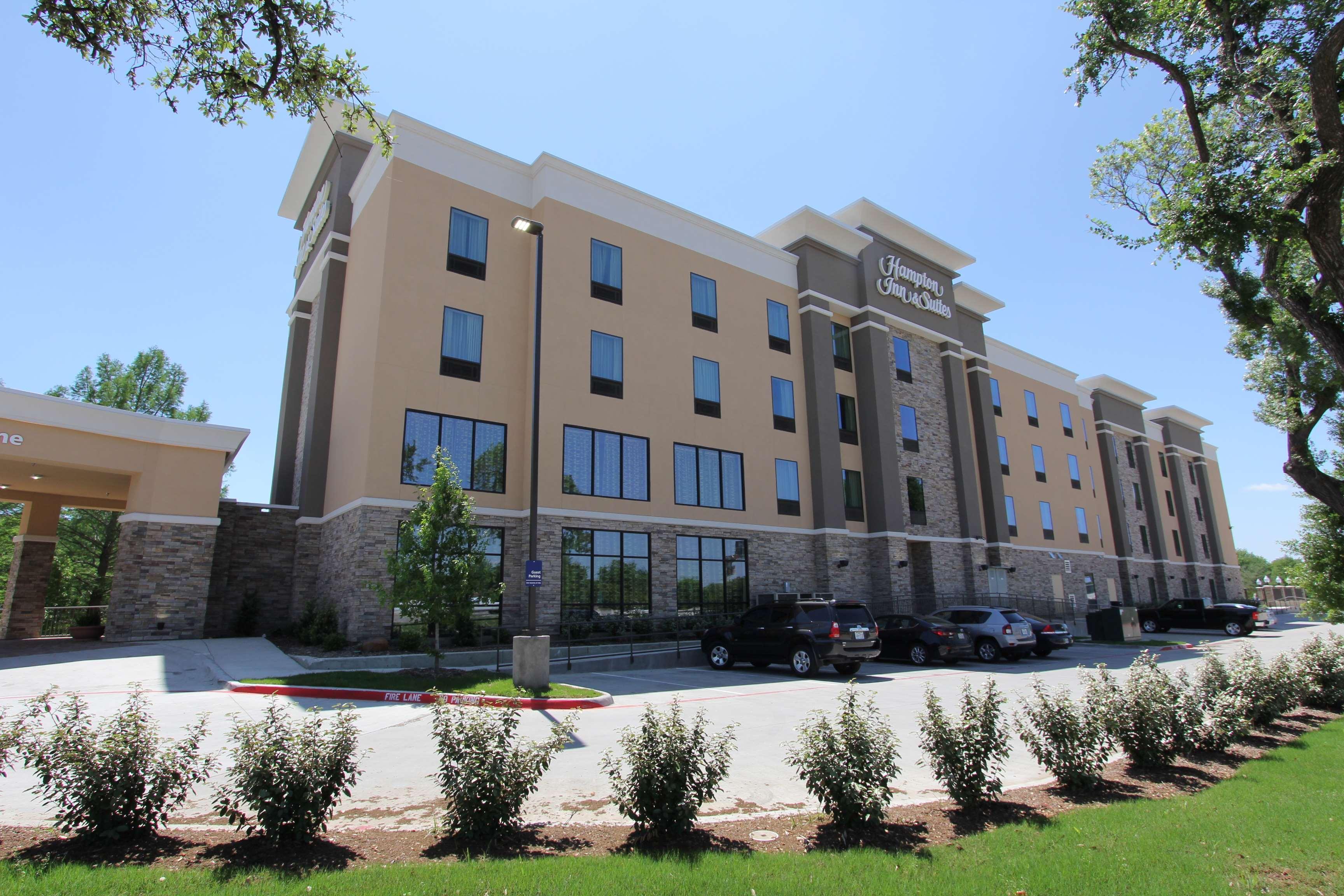 Hampton Inn & Suites Dallas Market Center Esterno foto