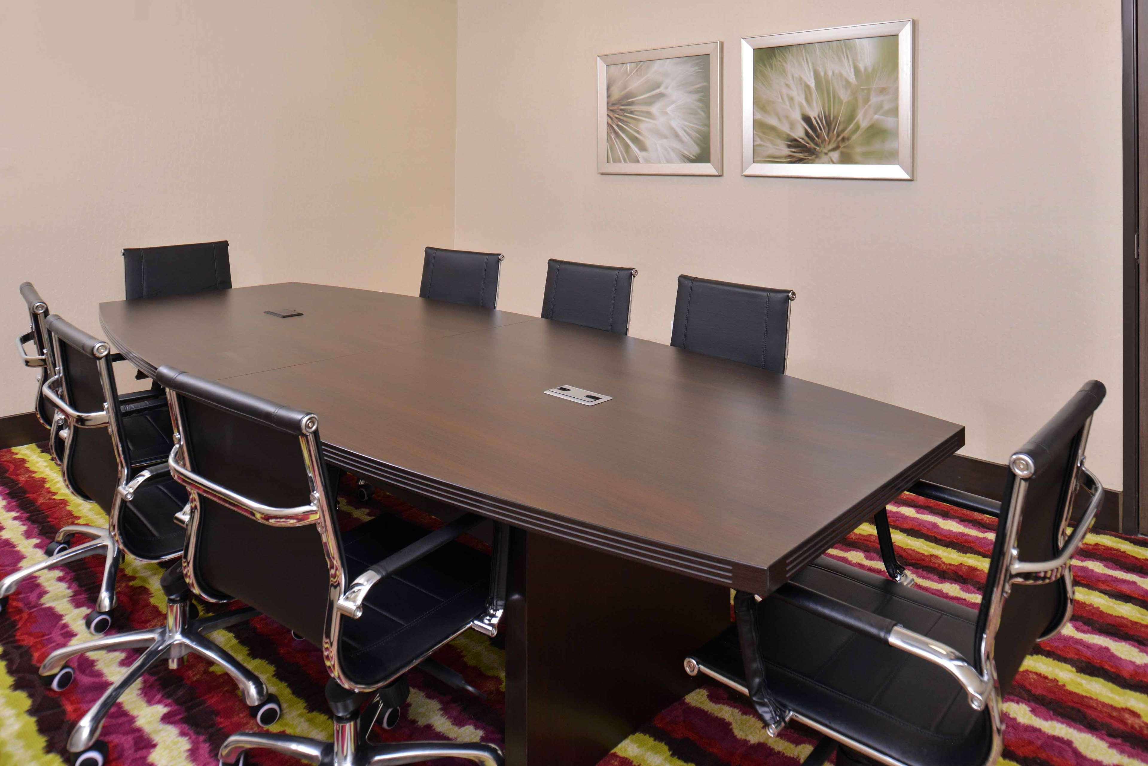 Hampton Inn & Suites Dallas Market Center Esterno foto
