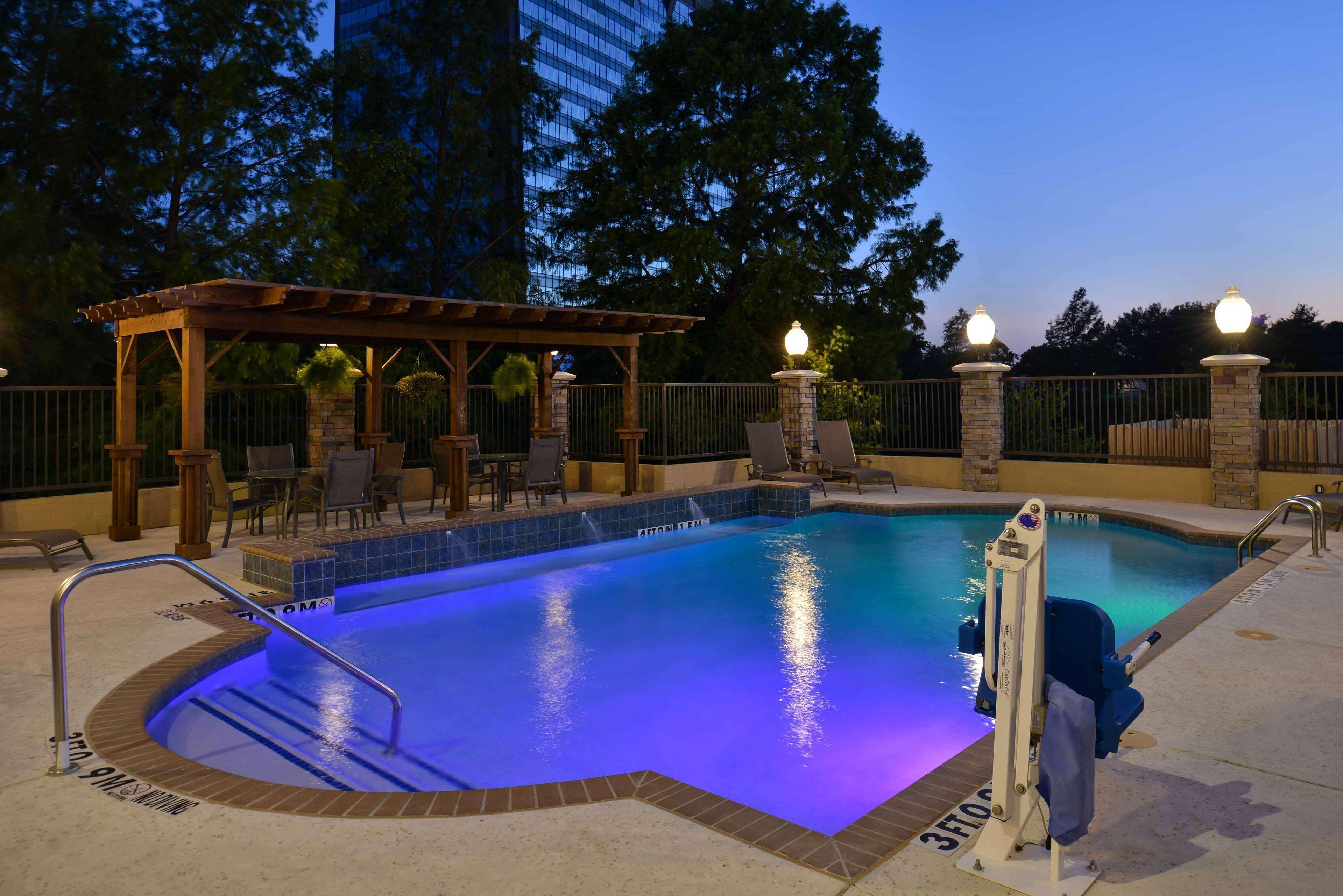 Hampton Inn & Suites Dallas Market Center Esterno foto