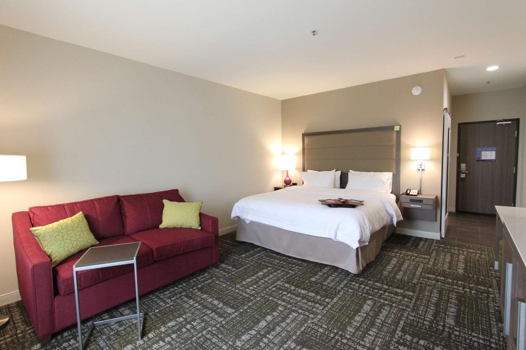 Hampton Inn & Suites Dallas Market Center Esterno foto
