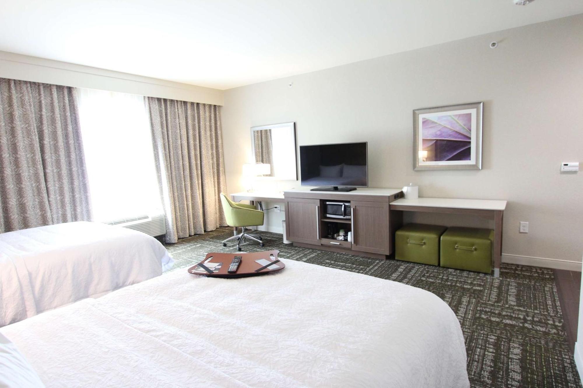 Hampton Inn & Suites Dallas Market Center Esterno foto