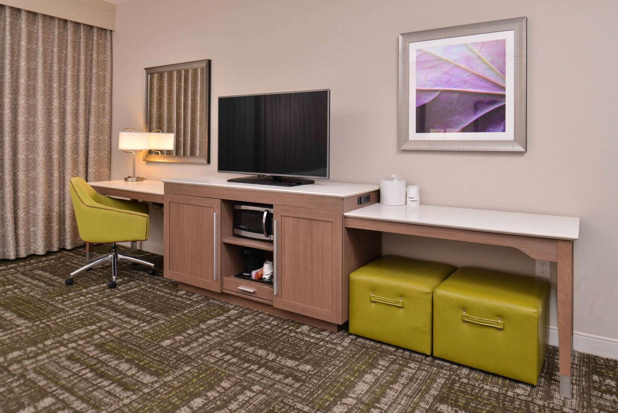 Hampton Inn & Suites Dallas Market Center Esterno foto